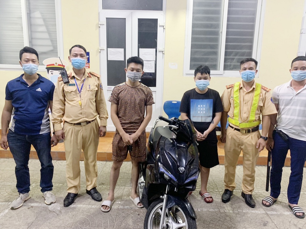 Công an quận Hồng Bàng: Bắt giữ nhóm lái xe máy lạng lách đánh võng trên phố